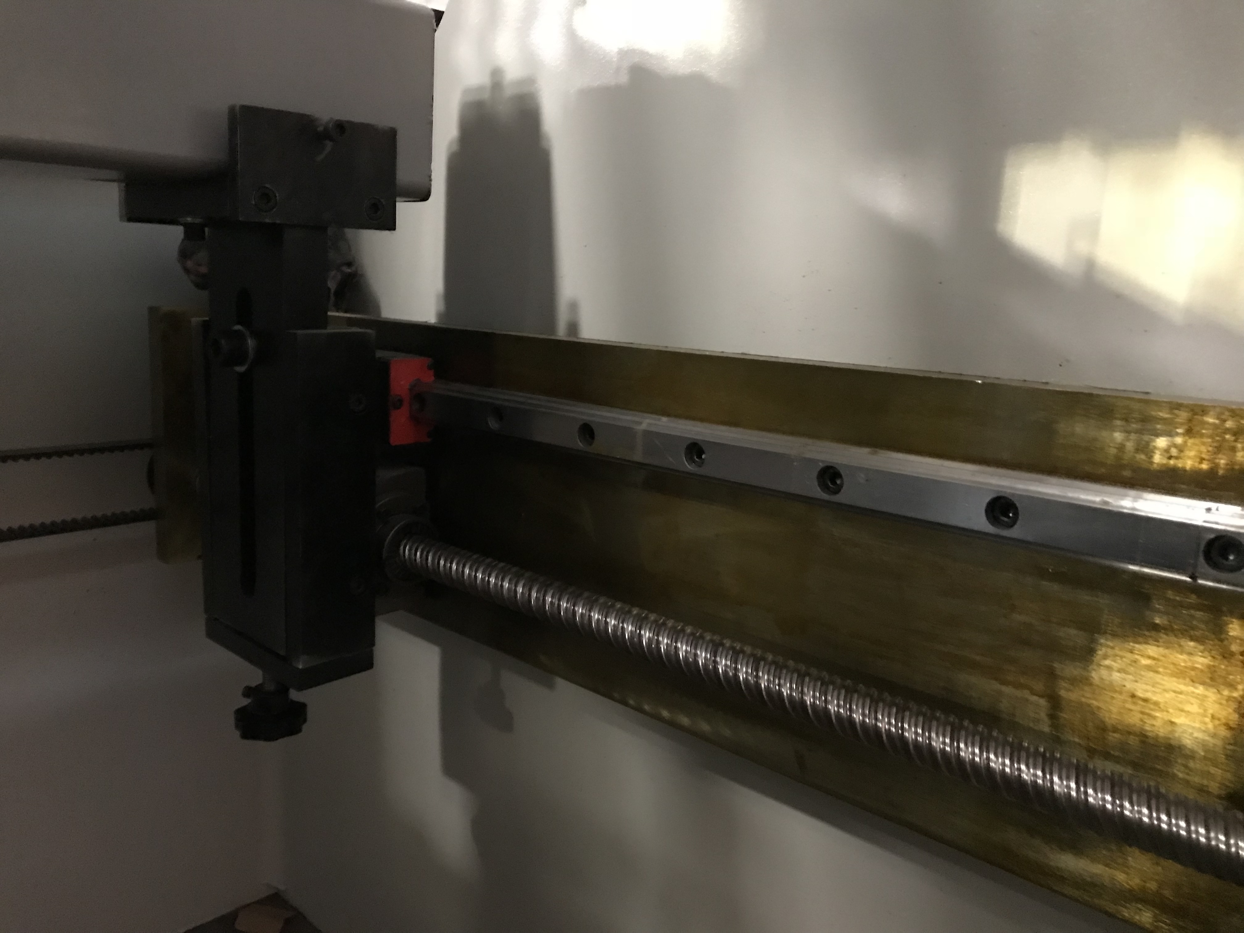 電液伺服數(shù)控折彎?rùn)C(jī)的特點(diǎn)及其使用流程